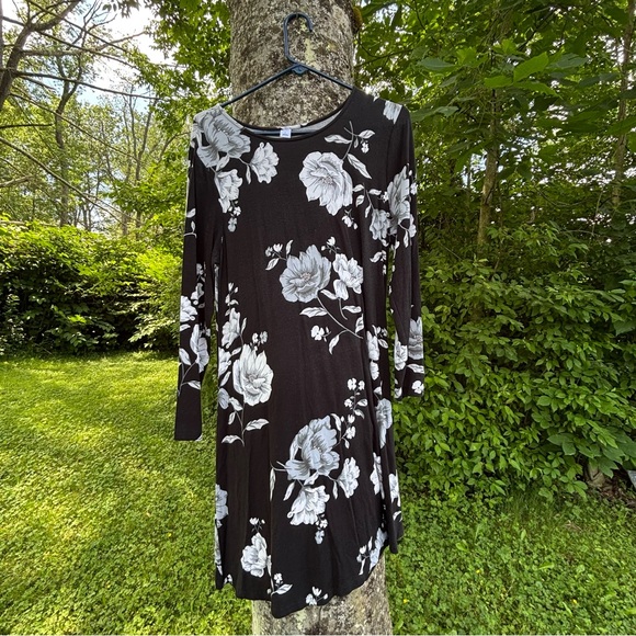 Old Navy Black and White Floral Long Sleeve Dress - Picture 5 of 5